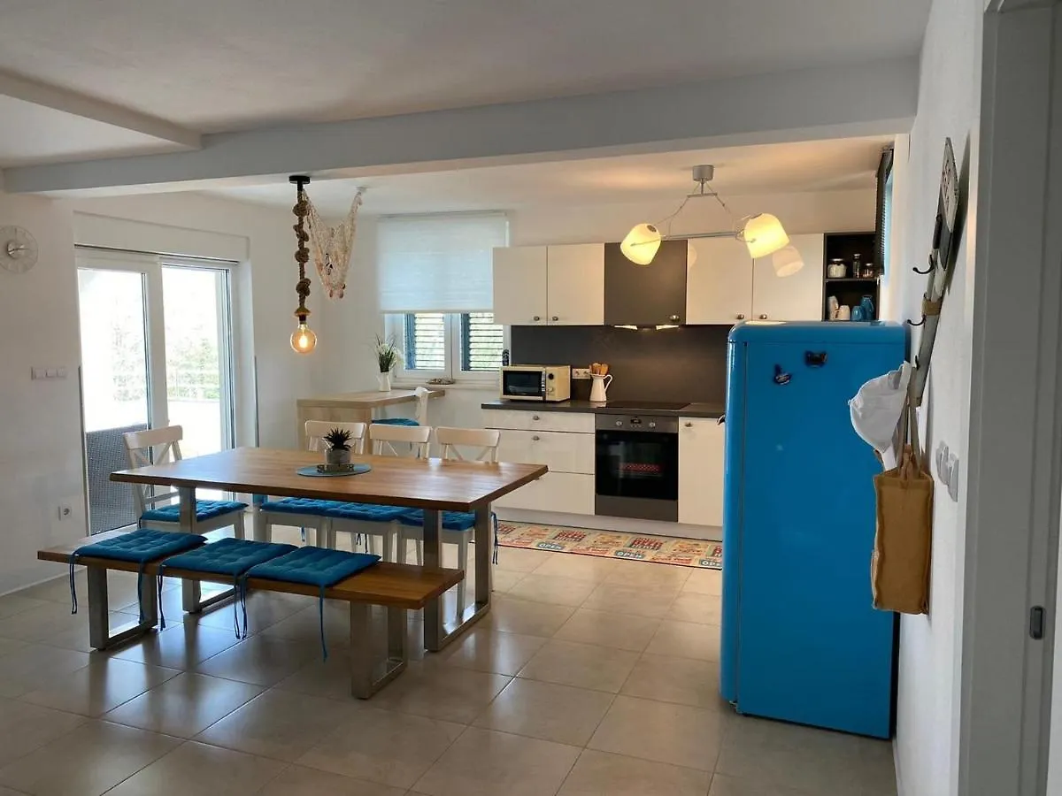 Apartment Tina Malinska 0*,  Croatia