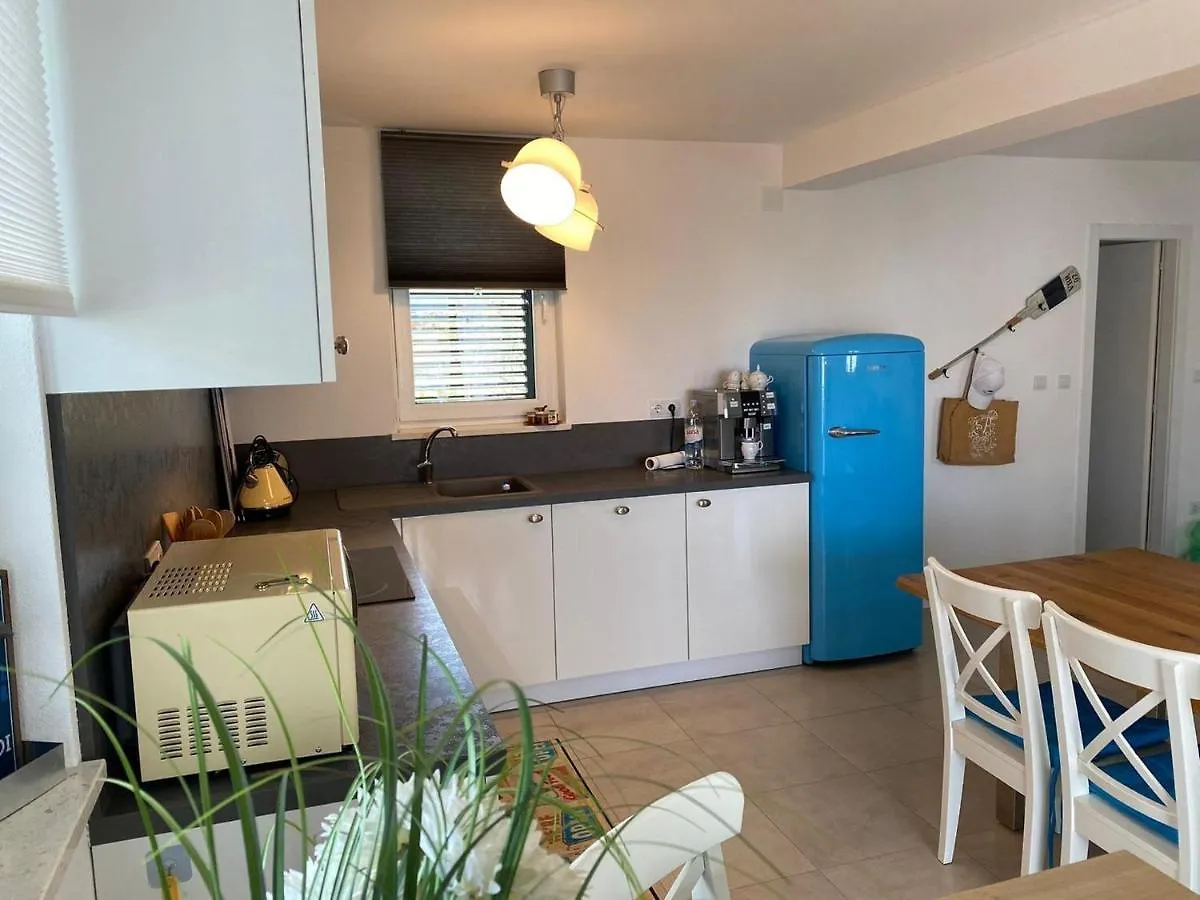 Apartment Tina Malinska 0*,  Croatia